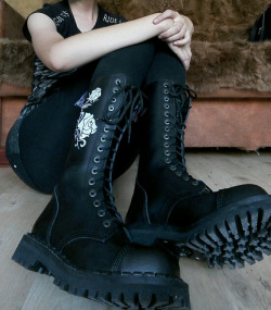 glany STEADY'S - 15 dziurek, czarne / BIAŁA RÓŻA (STE/15/HAFT) glany STEADY'S - 15 dziurek, czarne / BIAŁA RÓŻA (STE/15/HAFT)