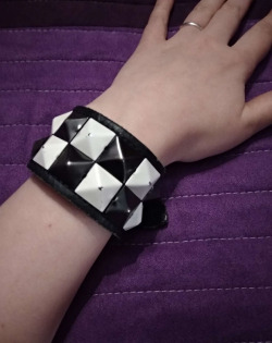 pieszczocha 2-rzędowa z piramidami kolorowymi pieszczocha 2-rzędowa z piramidami kolorowymi