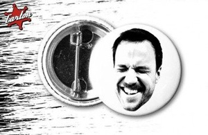 przypinka MUCHY - NOTORYCZNI DEBIUTANCI white