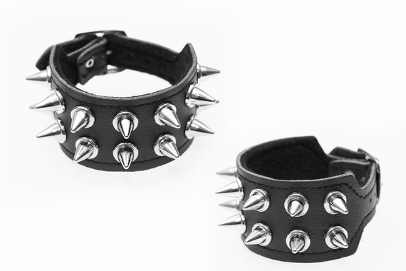 pieszczocha 2-rzędowa Spike, czarna VEGAN