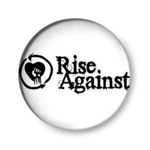 przypinka RISE AGAINST biały