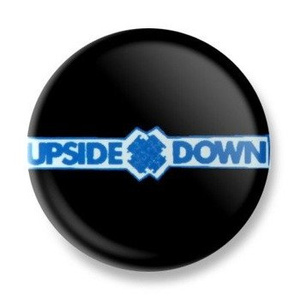 przypinka UPSIDE DOWN - PUZZLE X