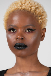 rozświetlający puder do twarzy KILLSTAR - CRESCENT