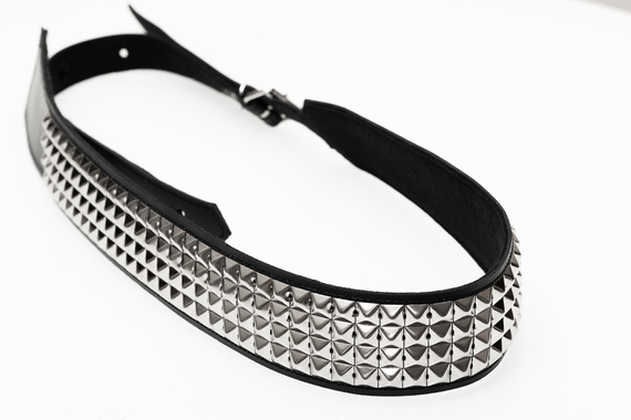 pas do gitary SKÓRZANY ćwieki PIRAMID SILVER