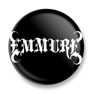 przypinka EMMURE - LOGO
