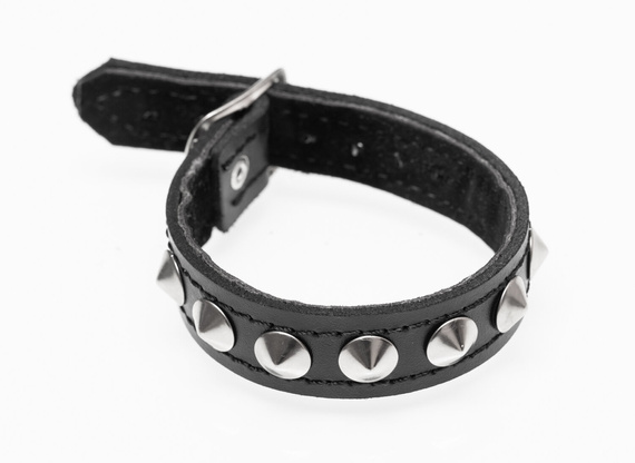 pieszczocha 1-rzędowa z ćwiekami CONE STUD 