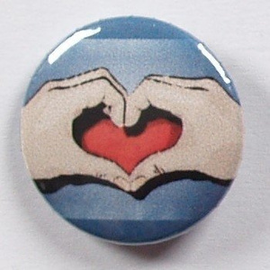 przypinka HANDS HEART