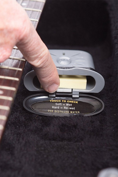 nawilżacz gitar akustycznych MUSIC NOMAD HUMITAR CASE HUMIDIFIER W/HOLSTER MN303