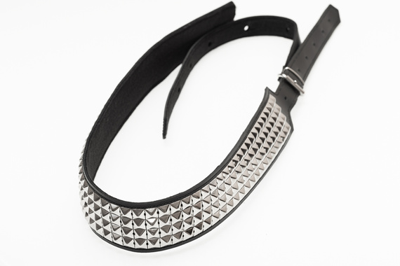 pas do gitary SKÓRZANY ćwieki PIRAMID SILVER