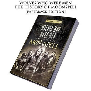 książka WOLVES WHO WERE MEN - THE HISTORY OF MOONSPELL - Ricardo S. Amorim, wersja anglojęzyczna