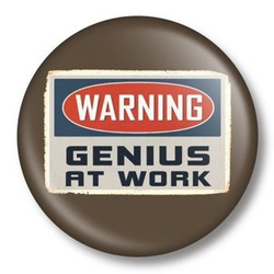 przypinka WARNING GENIUS AT WORK Ø38mm