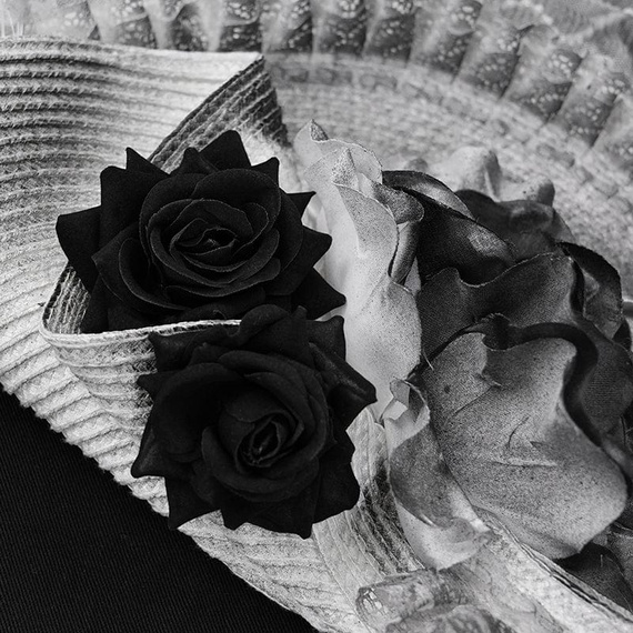 wiktoriański kapelusz DEVIL FASHION - WHITE AND GRAY VINTAGE GOTHIC