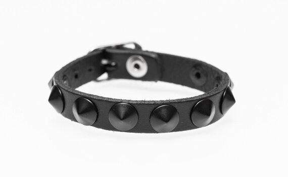 pieszczocha 1-rzędowa - CONE STUD BLACK 